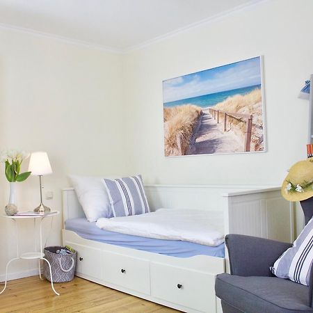 Strandnahe Fewo Mit 3 Schlafzimmern Und Balkon, Villa Vergissmeinnicht 02, Binz Exteriör bild